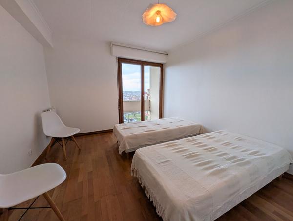 Ciboure : appartement 4 pièces rénové, dernier étage, vue panoramique