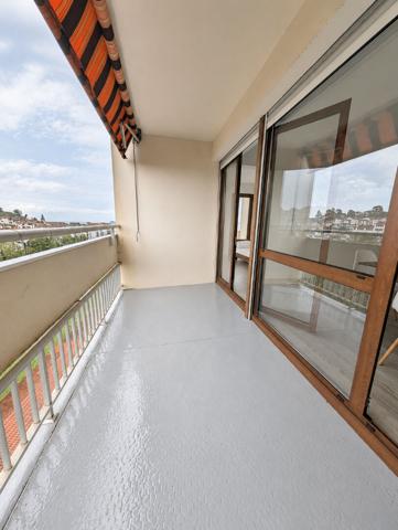 Ciboure : appartement 4 pièces rénové, dernier étage, vue panoramique