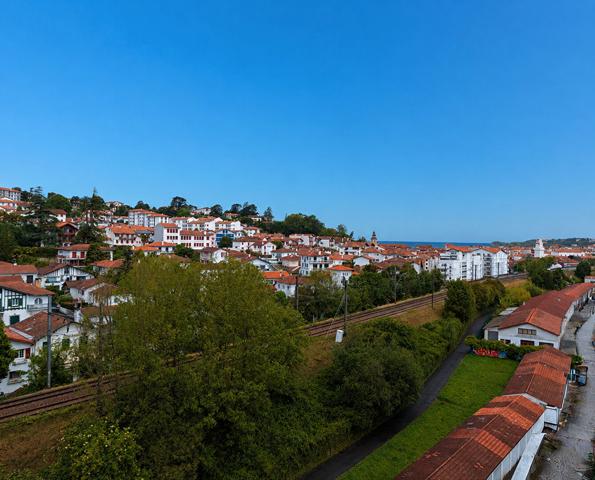 Ciboure : appartement 4 pièces rénové, dernier étage, vue panoramique
