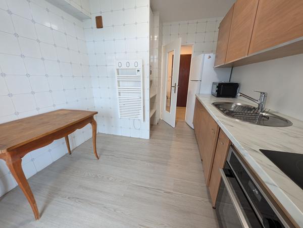Ciboure : appartement 4 pièces rénové, dernier étage, vue panoramique