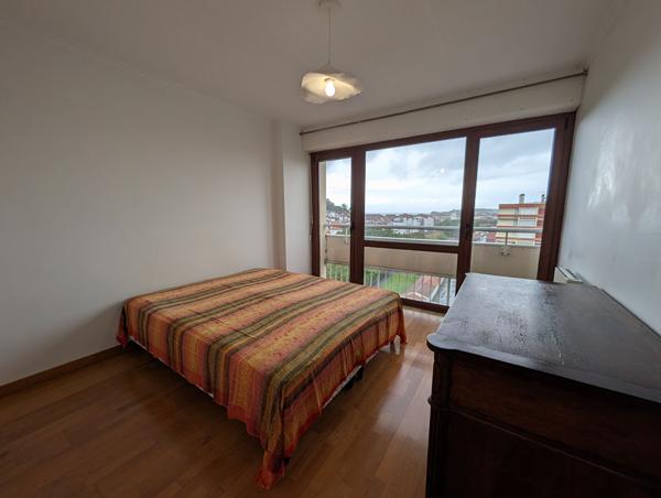 Ciboure : appartement 4 pièces rénové, dernier étage, vue panoramique