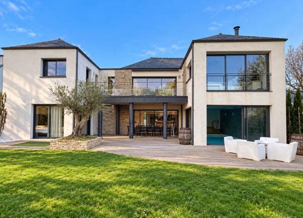 Propriété MODERNE vue sur le Golfe du Morbihan à vendre