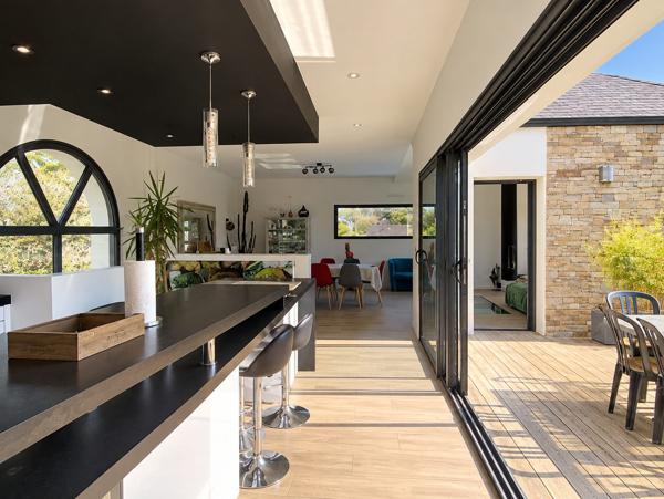 Propriété MODERNE vue sur le Golfe du Morbihan à vendre