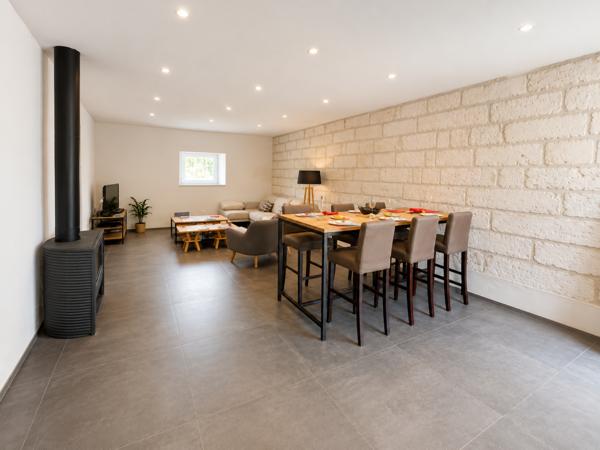 Mas
                                                                                                                                                                                                                                                                                                                        8 pièce(s)                                                                                                                                                                                                          6 chambre(s)                                                                                                                                                                                                          219  m²