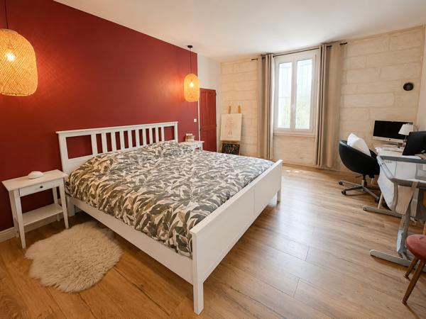 Mas
                                                                                                                                                                                                                                                                                                                        8 pièce(s)                                                                                                                                                                                                          6 chambre(s)                                                                                                                                                                                                          219  m²