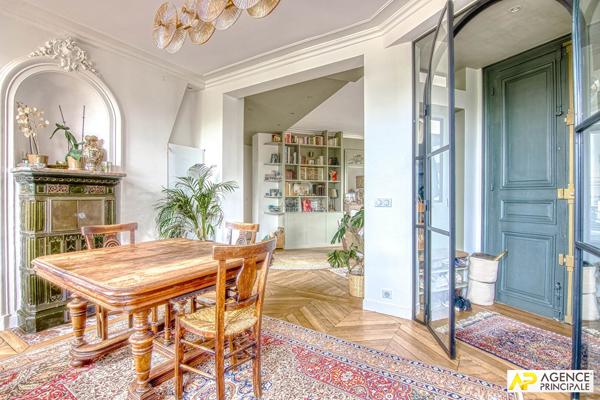 Versailles Chantiers / St Louis Appartement 5 pièces 107 m² carrez situé au 2ème étage d un immeuble ancien 1 130 000 € **  - Référence  28706