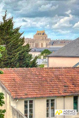 Versailles Chantiers / St Louis Appartement 5 pièces 107 m² carrez situé au 2ème étage d un immeuble ancien 1 130 000 € **  - Référence  28706