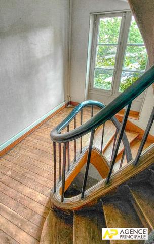 Versailles Chantiers / St Louis Appartement 5 pièces 107 m² carrez situé au 2ème étage d un immeuble ancien 1 130 000 € **  - Référence  28706