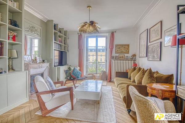 Versailles Chantiers / St Louis Appartement 5 pièces 107 m² carrez situé au 2ème étage d un immeuble ancien 1 130 000 € **  - Référence  28706