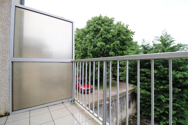 GENAS - Studio, 28 m² avec balcon, parking privatif