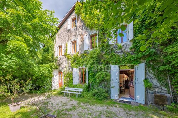 Dpt Ain (01), à vendre proche de GEX maison P6 de 197 m² - Terrain de 1300 m²