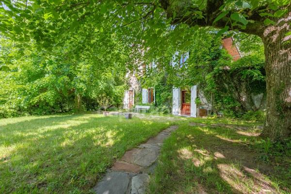 Dpt Ain (01), à vendre proche de GEX maison P6 de 197 m² - Terrain de 1300 m²