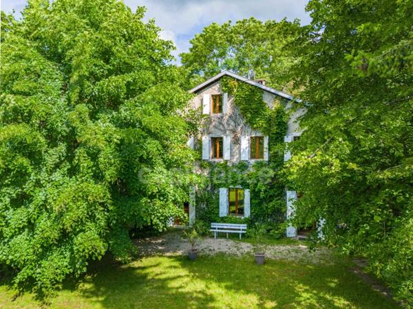 Dpt Ain (01), à vendre proche de GEX maison P6 de 197 m² - Terrain de 1300 m²