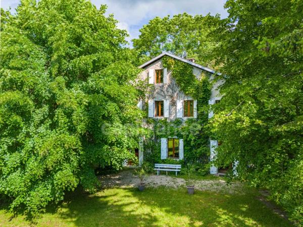 Dpt Ain (01), à vendre proche de GEX maison P6 de 197 m² - Terrain de 1300 m²