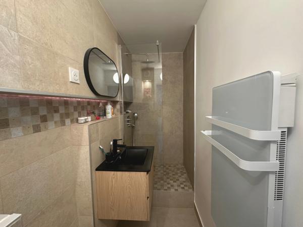 Paris 11 - 2P - Refait à neuf