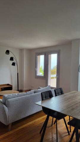 Location Appartement66 m² - 3 Pièces - SURESNES (92150)