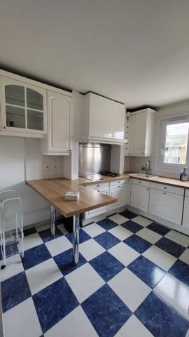Location Appartement66 m² - 3 Pièces - SURESNES (92150)