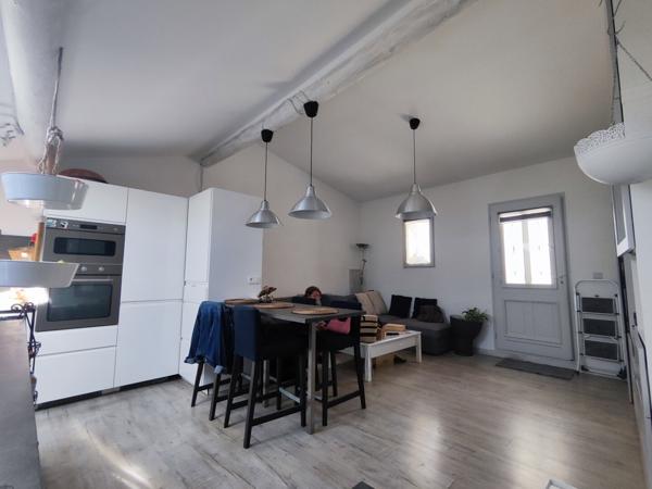 Cucuron, maison de village rénovée