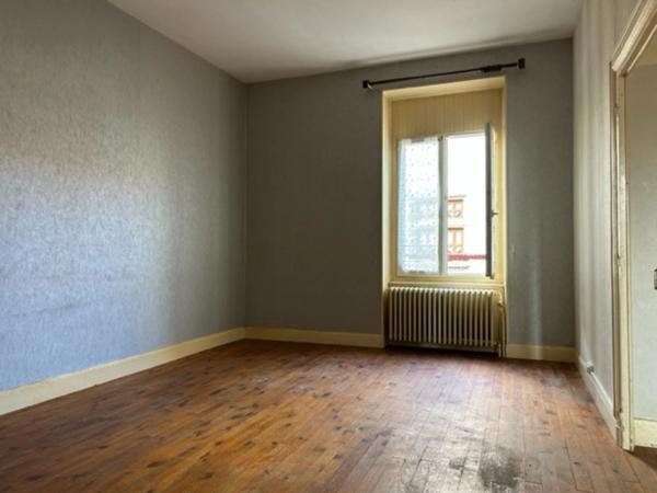 ENNEZAT CENTRE MAISON F3 AVEC ATELIER