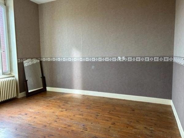 ENNEZAT CENTRE MAISON F3 AVEC ATELIER