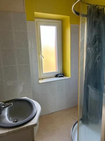 ENNEZAT CENTRE MAISON F3 AVEC ATELIER