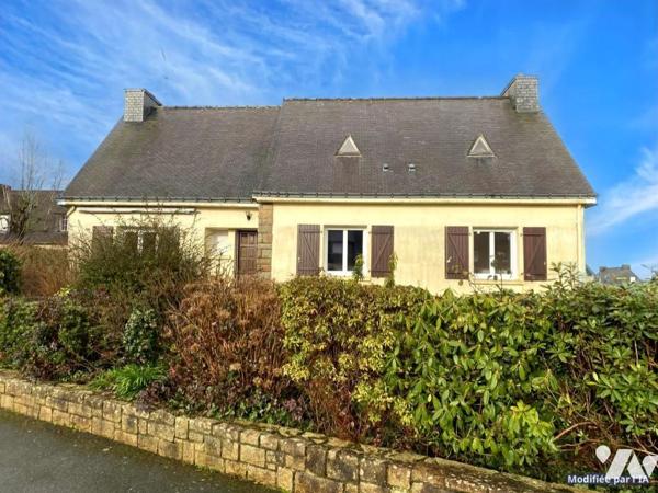 LOUDEAC Proximité du centre ville. Maison d'habitation del 124 m²