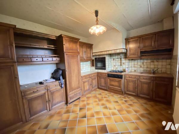 LOUDEAC Proximité du centre ville. Maison d'habitation del 124 m²