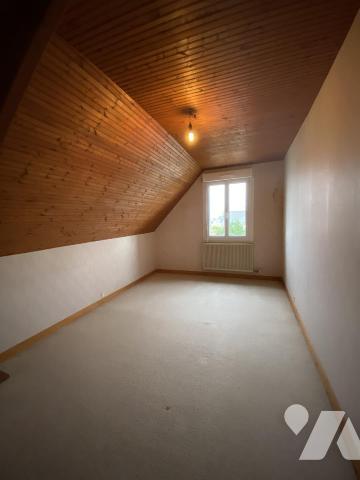 LOUDEAC Proximité du centre ville. Maison d'habitation del 124 m²