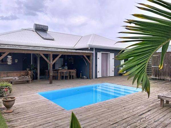 Elégante maison contemporaine avec piscine au sel - LE LAMENTIN -