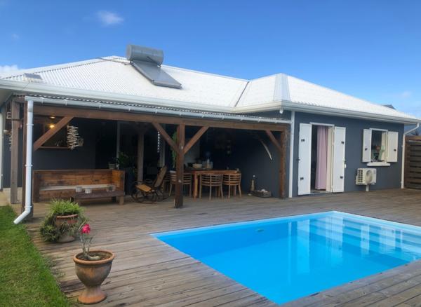 Elégante maison contemporaine avec piscine au sel - LE LAMENTIN -