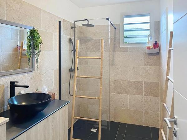 Elégante maison contemporaine avec piscine au sel - LE LAMENTIN -