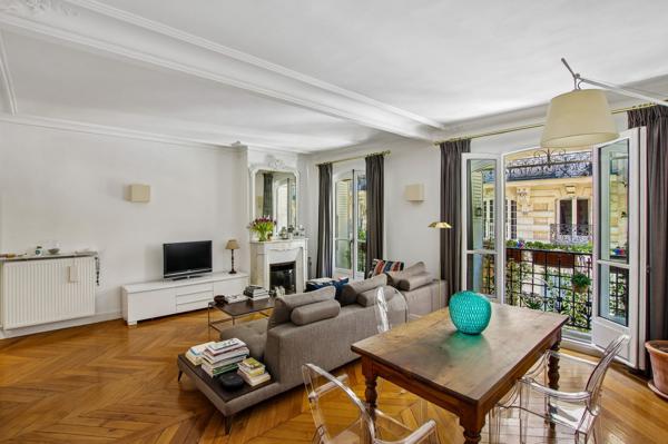 Vente Appartement de luxe Paris 18 4 Pièces 75.8 m²