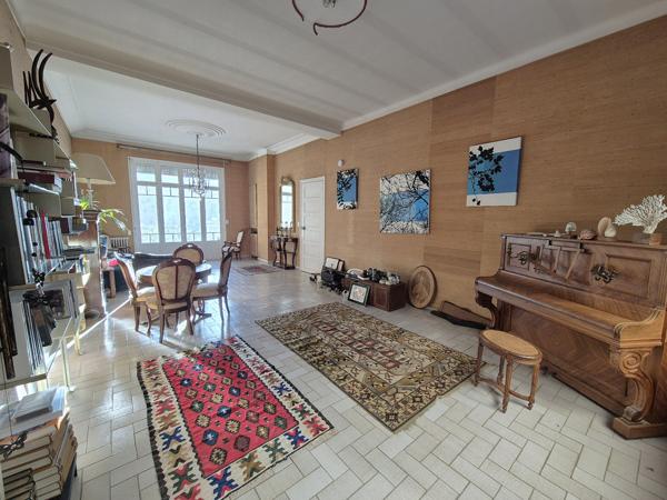 Grande maison de village avec extérieur et garage !