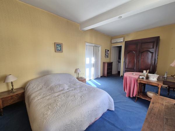 Grande maison de village avec extérieur et garage !