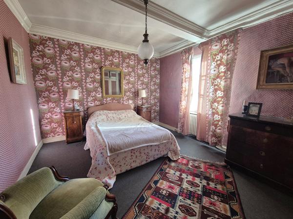 Grande maison de village avec extérieur et garage !