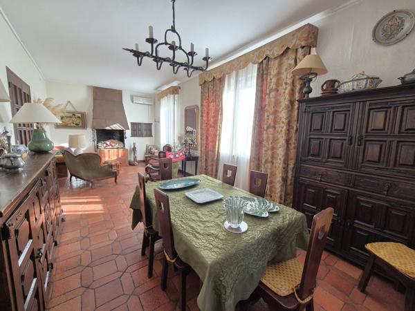 Grande maison de village avec extérieur et garage !