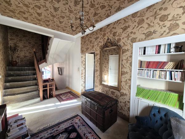 Grande maison de village avec extérieur et garage !