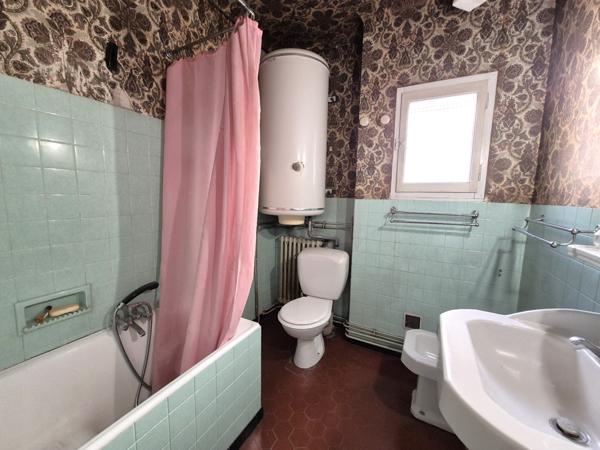 Grande maison de village avec extérieur et garage !