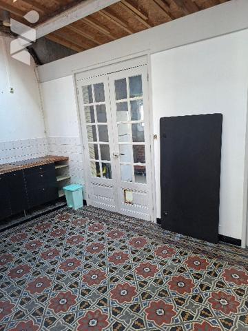 Maison de ville avec garage – Beaux volumes et fort potentiel