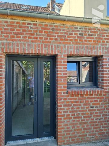 Maison de ville avec garage – Beaux volumes et fort potentiel