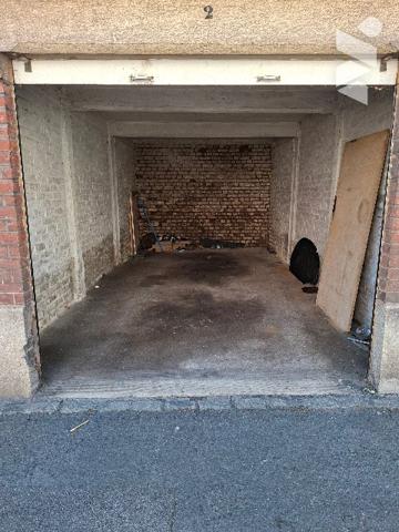 Maison de ville avec garage – Beaux volumes et fort potentiel