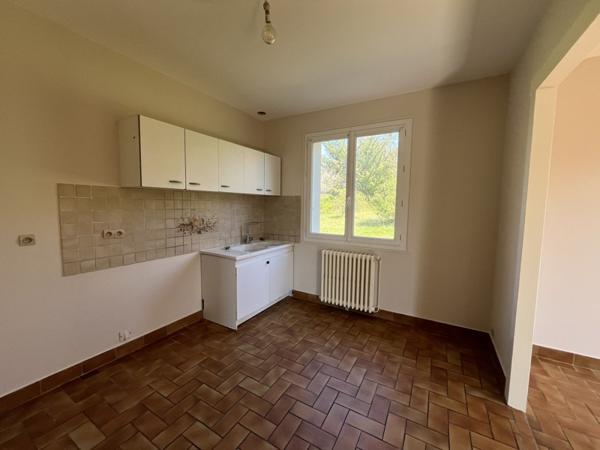 Maison à louer 720 € CC St-Julien-de-Chédon 3 p 75 m² DPE F