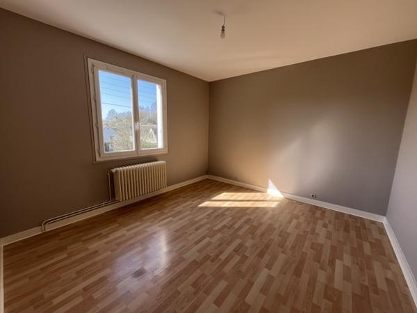 Maison à louer 720 € CC St-Julien-de-Chédon 3 p 75 m² DPE F