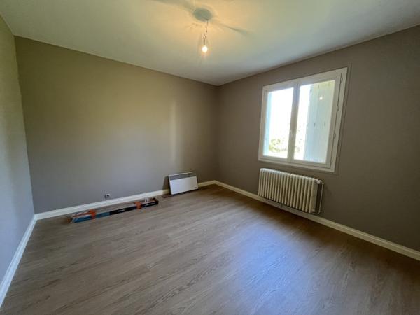 Maison à louer 720 € CC St-Julien-de-Chédon 3 p 75 m² DPE F