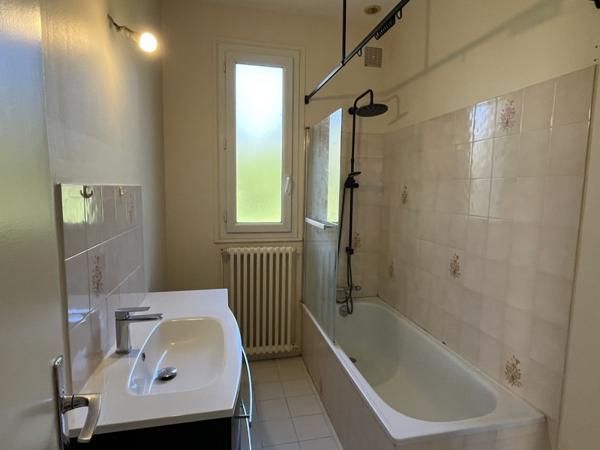 Maison à louer 720 € CC St-Julien-de-Chédon 3 p 75 m² DPE F