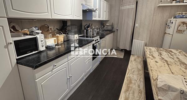 Location Appartement 4 pièces 181.79 m² - Niort 79000