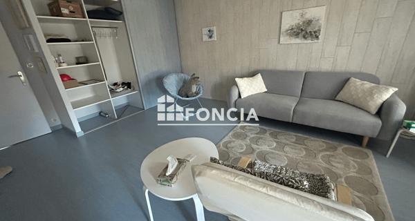 Location Appartement 4 pièces 181.79 m² - Niort 79000
