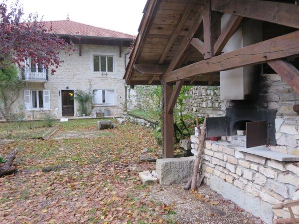 Maison à vendre 9 pièces de 218 m² plus 230 m² de dépendances à HOSTIAS (01) sur un terrain de 2359 m²