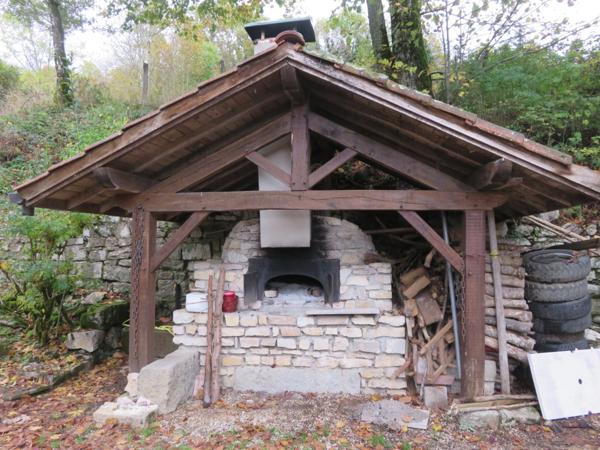 Maison à vendre 9 pièces de 218 m² plus 230 m² de dépendances à HOSTIAS (01) sur un terrain de 2359 m²