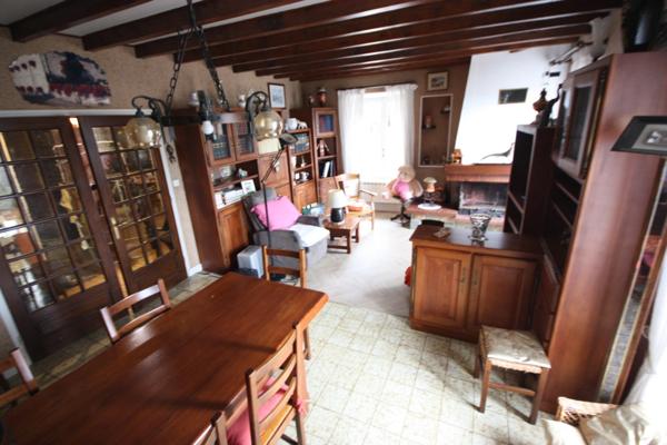 Maison à vendre 9 pièces de 218 m² plus 230 m² de dépendances à HOSTIAS (01) sur un terrain de 2359 m²